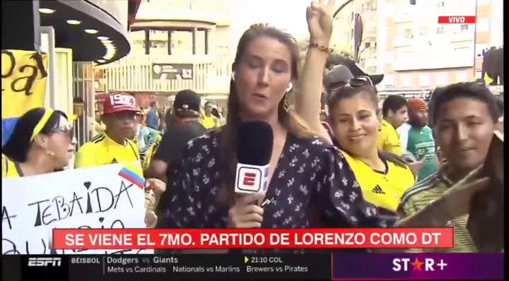 Una periodista española fue acosada por un hincha colombiano mientras salía en vivo