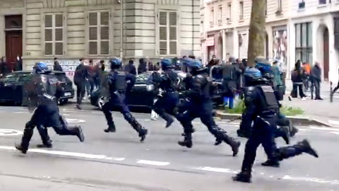 Video: Massiv demonstrasjon: Flere arresterte