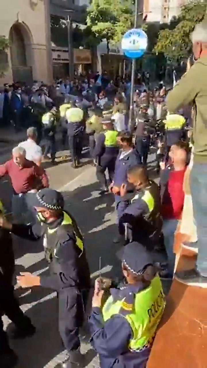 Incidentes en San Miguel de Tucumán, antes del acto del Presidente