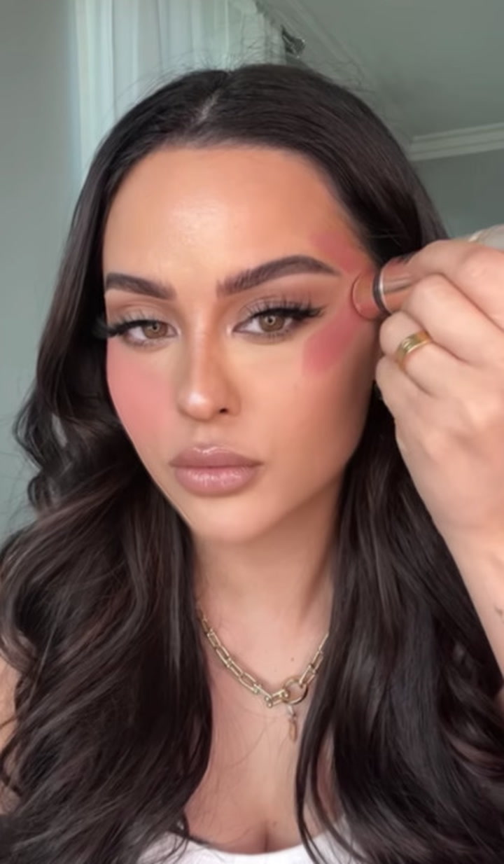 Face Lift Using Makeup