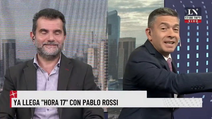 Rossi sorprendió a Rodrigues en el pase con un paraguas y una broma sobre las PASO