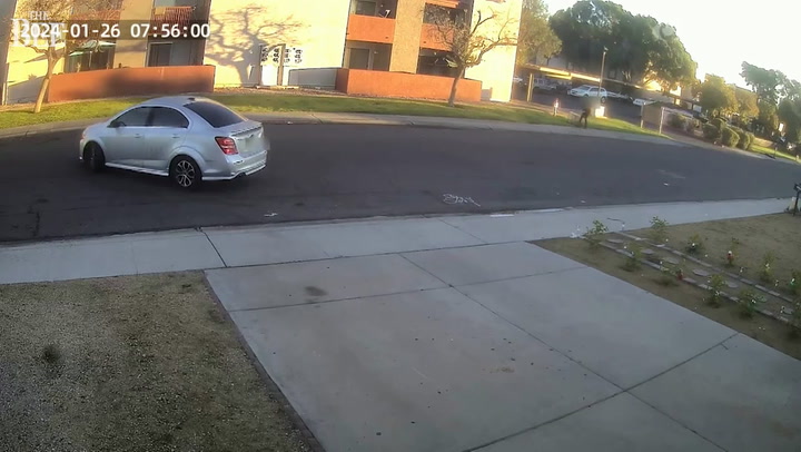 Stranger chases after 11-year-old walking to school, Arizona cops say
