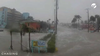 Imagenes de cómo el huracán Ian se lleva una casa entera