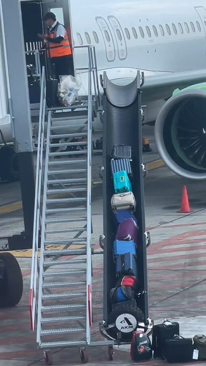 Así tratan el equipaje en un aeropuerto de México