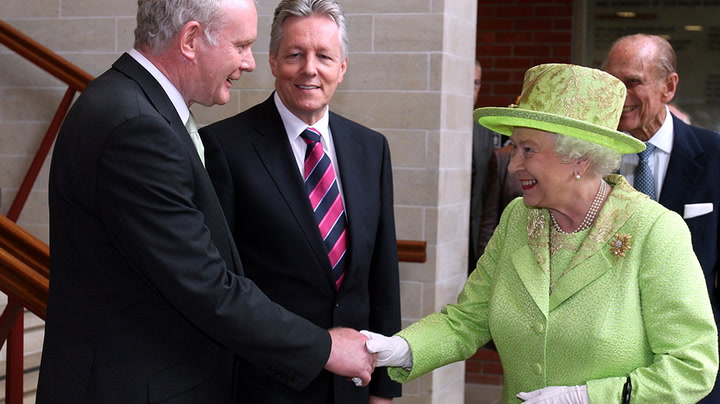 Photographer Recalls Famous Handshake Between The Queen And Martin Mcguinness Original Video M220062