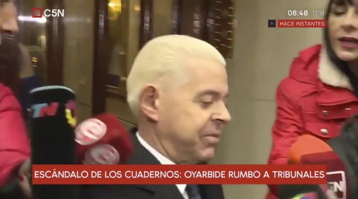Así salía Oyarbide de su casa hacia Tribunales para la indagatoria - Fuente: C5N