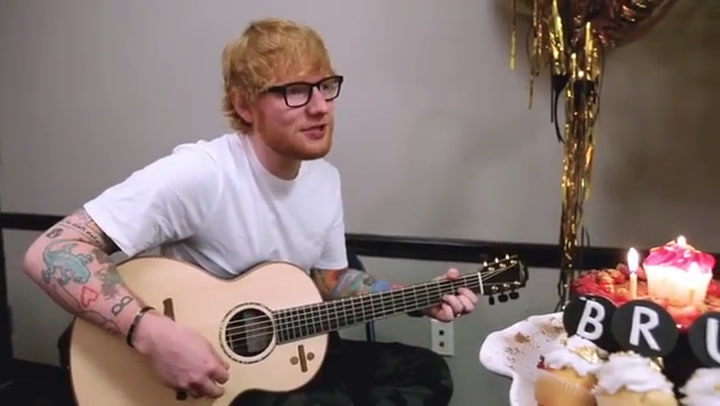 El video en que Ed Sheeran le canta el 'Cumpleaños feliz' a Bruno Mars - Fuente: Instagram