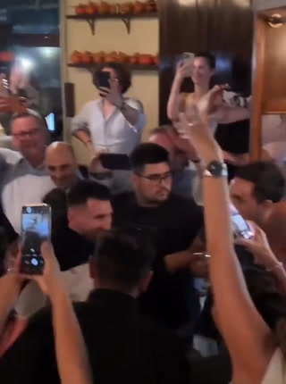 Locura en un restaurant de Palermo por la presencia de Lionel Messi