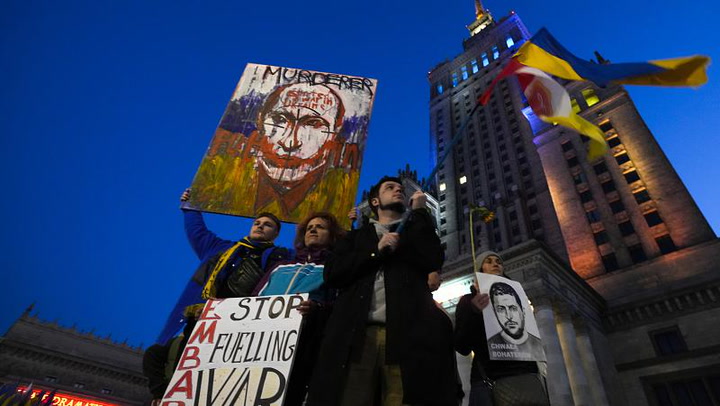 Rusia: Opositores al gobierno huyen por miedo a la represión
