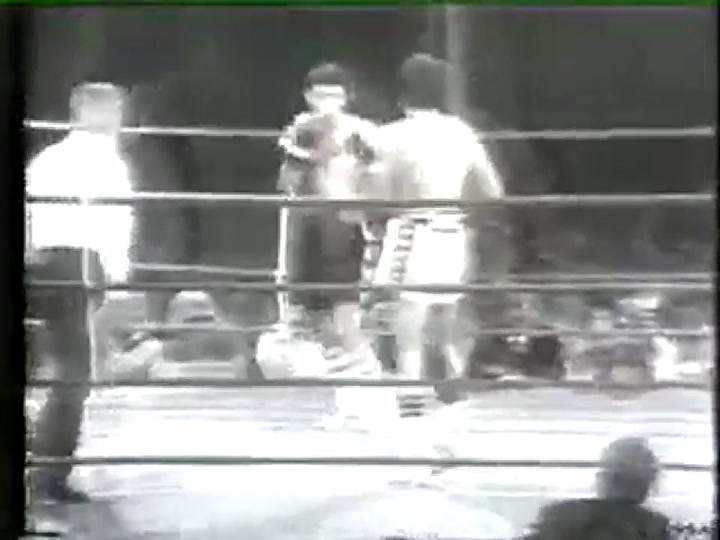 Boxeo | Juan Martín Látigo Coggi vs Patrizio Oliva - Fuente: Youtube
