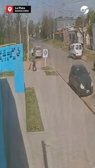 Ladrones le gatillaron dos veces en la cabeza a un hombre para robarle el auto