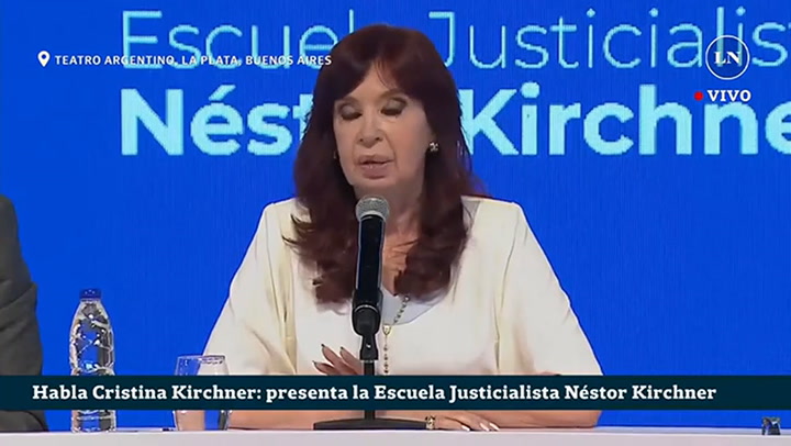 Cristina Kirchner: 'Me cuesta entender la lógica de los halcones y palomas porque yo soy pingüina'