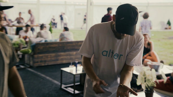 San Holo Does Magic Backstage With Smoothini At Firefly 2018