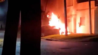 Incendiaron 13 vehículos en Rosario con amenazas contra Patricia Bullrich, el gobernador Maximiliano Pullaro y el ministro de Seguridad provincial