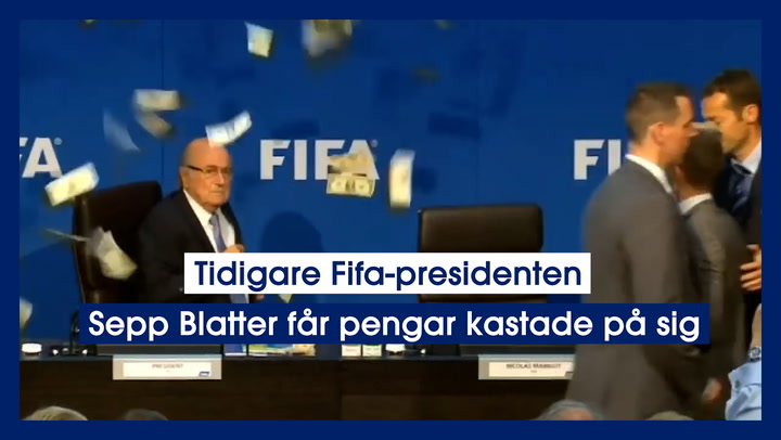 Tidigare Fifa-presidenten Sepp Blatter får pengar kastade på sig