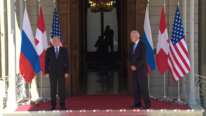 Apretón de manos entre Biden y Putin antes del inicio de cumbre en Ginebra