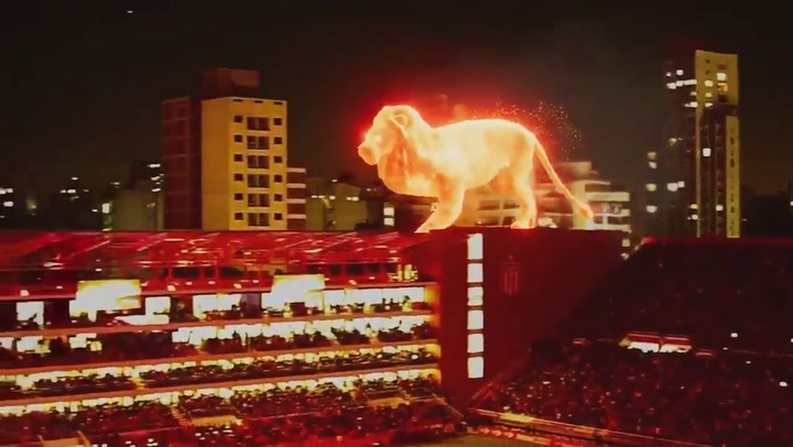 Un León de fuego apareció en la fiesta de Estudiantes y caminó por arriba del nuevo estadio-  Fuente
