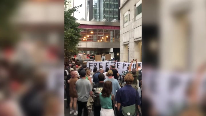 Don't Pay UK hold protest outside Ofgem office in Canary Wharf