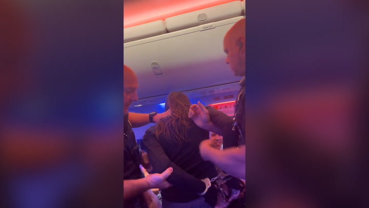 Moment allegedly drunk passenger removed from Southwest flight
