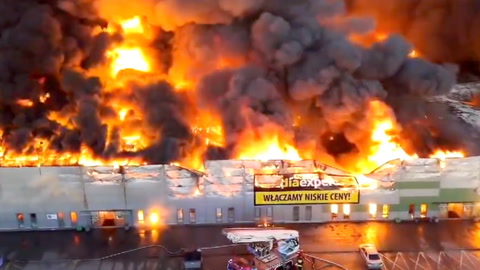 Video: Warszawa: Voldsomt flammehav