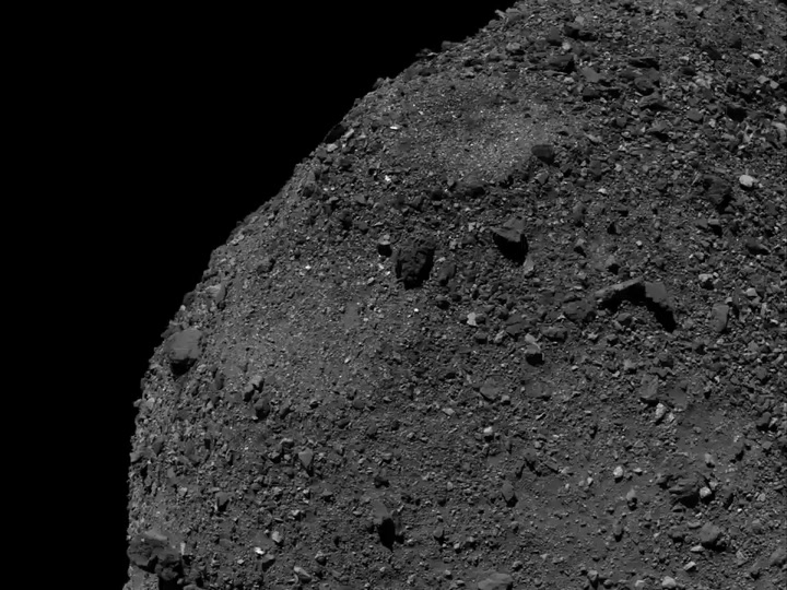 Las sorprendentes imágenes de la superficie del asteroide Bennu