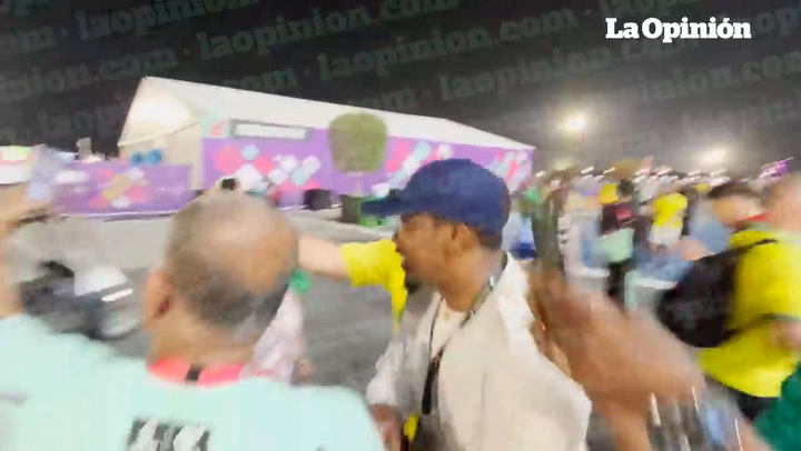 El momento de la pelea entre Eto'o y un fan en Qatar. Video: La Opinion LA