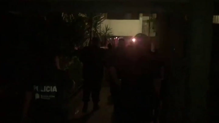Allanamientos en el complejo habitacional 18 de La Tablada - Fuente: YouTube
