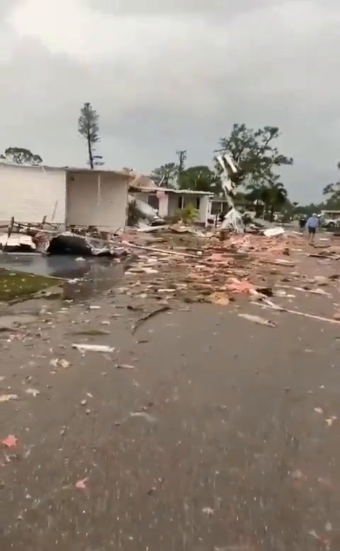 Estados Unidos: Severos daños tras el paso de un tornado en Fort Myers, Florida