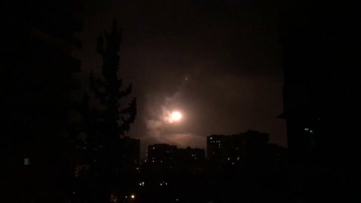 La defensa aérea siria derrota 13 misiles - Fuente: Reuters