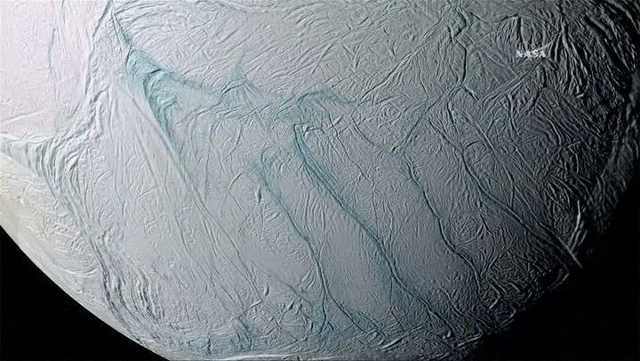 NASA afirma que una de las lunas de Saturno podría albergar vida