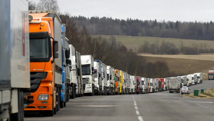 Estos son los embotellamientos vehiculares de hasta 80 km en la frontera entre Polonia y Bielorrusia