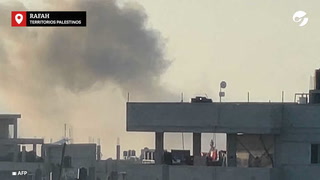 El humo se eleva tras los ataques en Rafah, Gaza