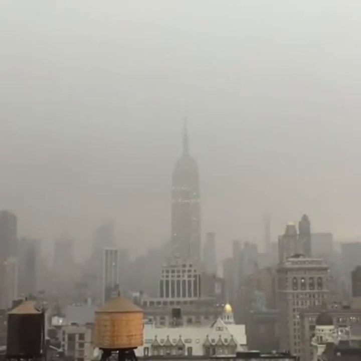 El momento exacto en que el Empire State es alcanzado por un rayo