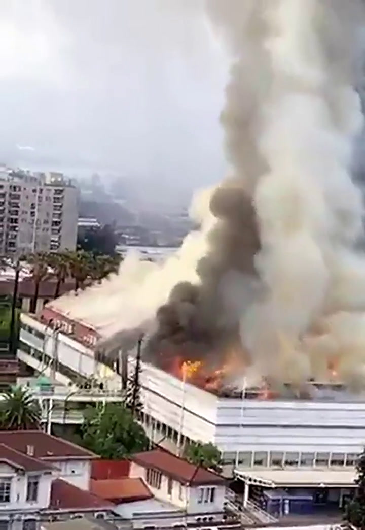 Chile: incendio en el Hospital de Niños de Santiago - Fuente: Twitter
