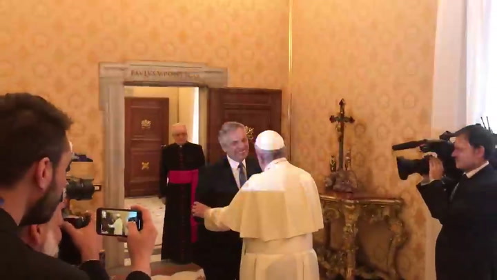El papa Francisco y Alberto Fernández se reunieron durante 44 minutos en el Vaticano - Fuente: TW