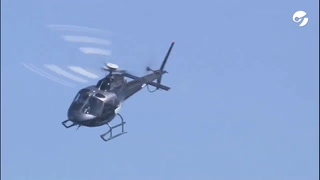 Tom Cruise llegó a la premiere de "Top Gun: Maverick" piloteando su helicóptero