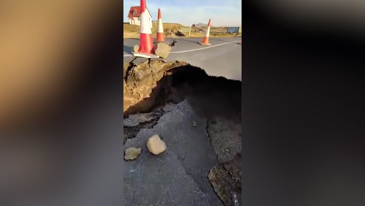 Iceland earthquakes: Huge cracks appear on roads in town at risk of volcanic eruption