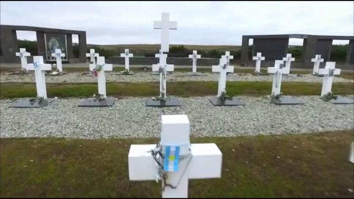 Así es el cementerio de Malvinas donde están enterrados los NN
