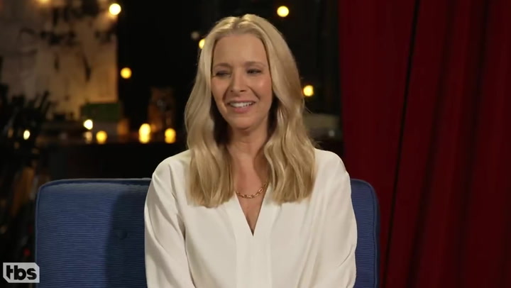 Lisa Kudrow says her son used to think Jennifer Aniston was his mother.mp4