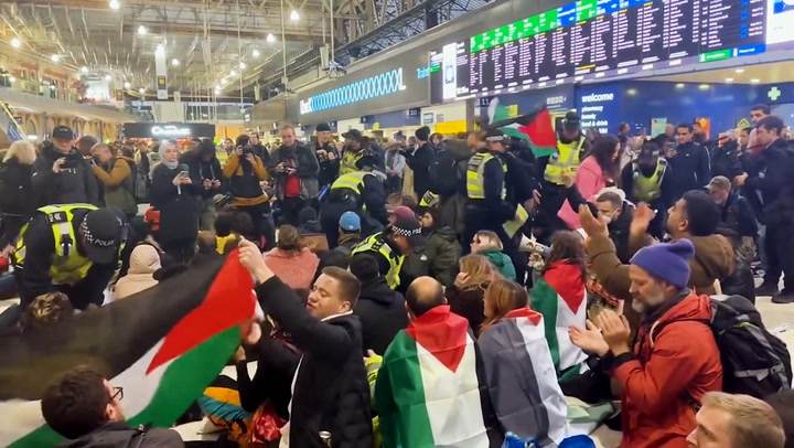 Police issue Public Order Act to remove Pro-Palestine protesters in Waterloo station