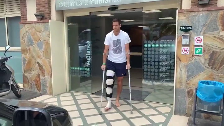 Tras la operación de rótula derecha, del Potro dejó la clínica en Barcelona - Fuente: Twitter