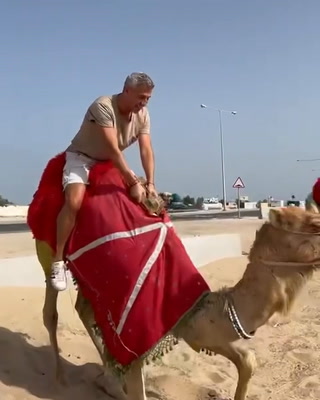 Crespo se subió a un camello en Qatar