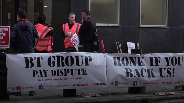 999 call handlers among BT and Openreach workers on strike over pay_Original Video_m221206.mp4