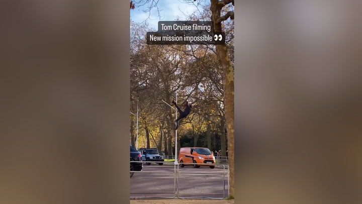 Tom Cruise lookalike spotted filming stunt near Buckingham Palace