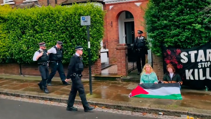 Pro-Palestine protesters demonstrate outside Keir Starmer's London home