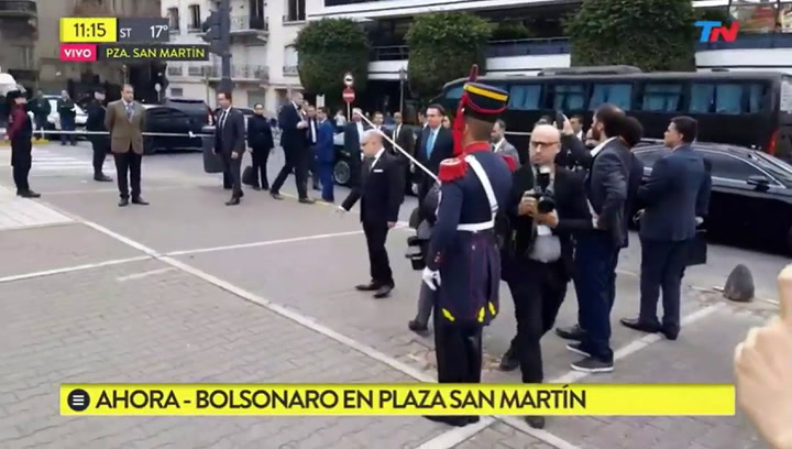 Bolsonaro rindió homenaje al general San Martín con una ofrenda floral - Gentileza: TN