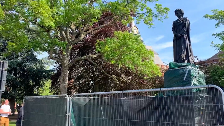 Margaret Thatcher statue egged shortly after installation
