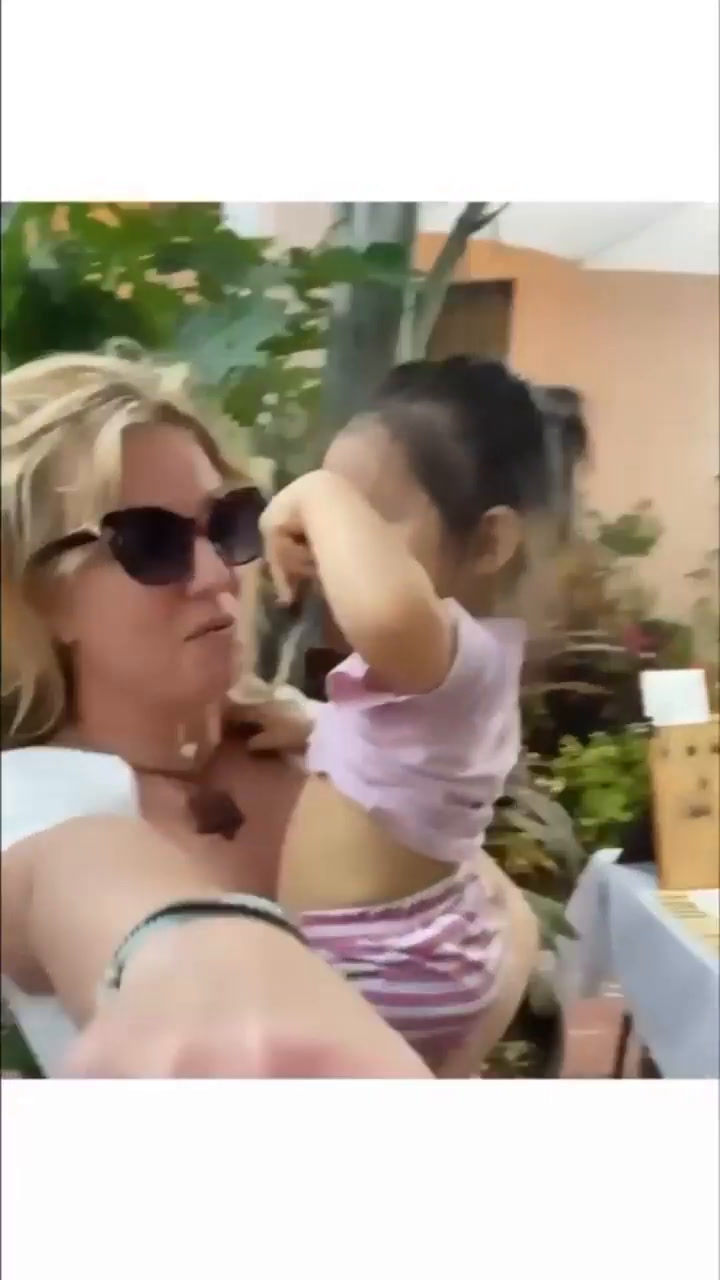 Britney Spears se enamora de una niña durante su viaje a México
