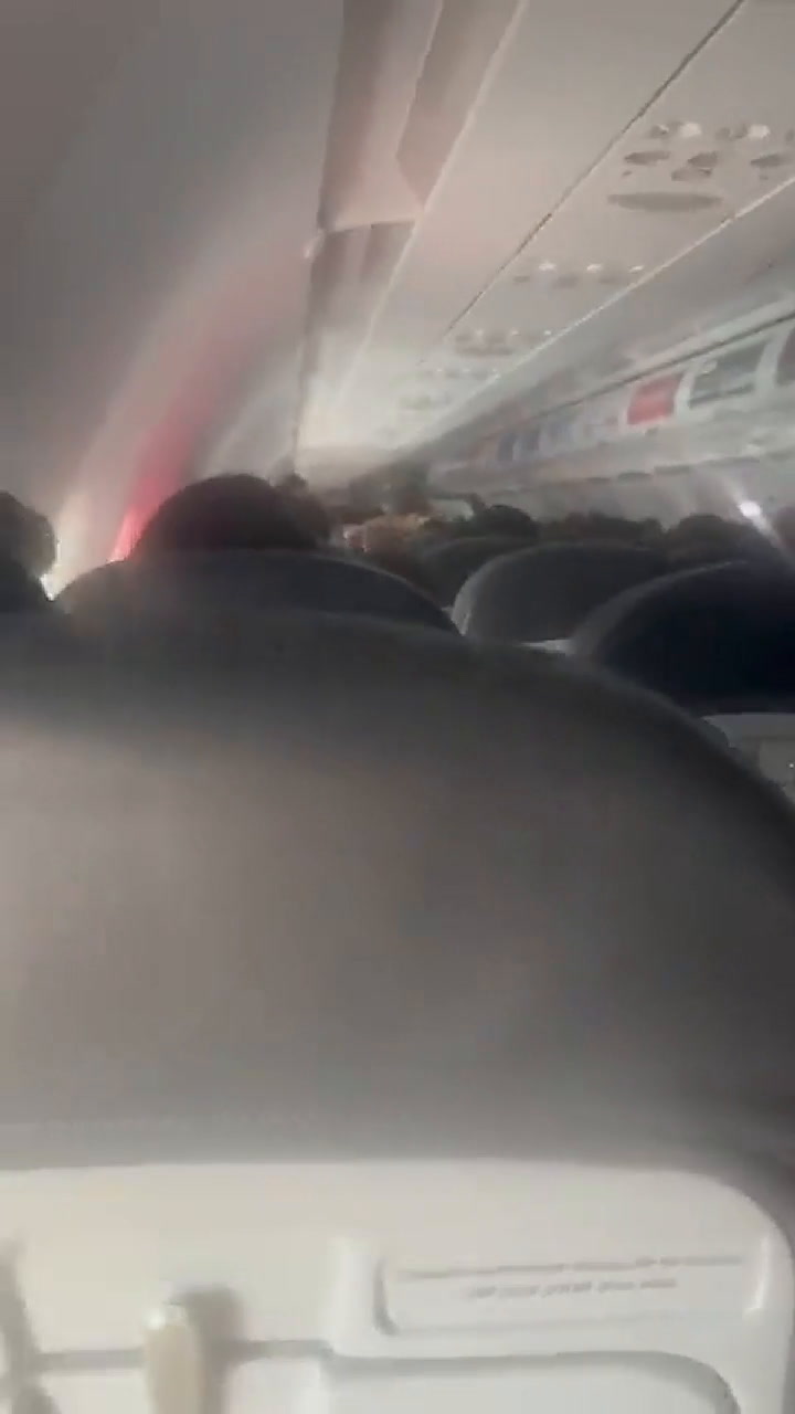 Una pasajera compartió la angustia que vivieron por la falta de aire en un avión