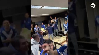River afuera de la Copa: el festejo de los jugadores de Vélez en el vestuario